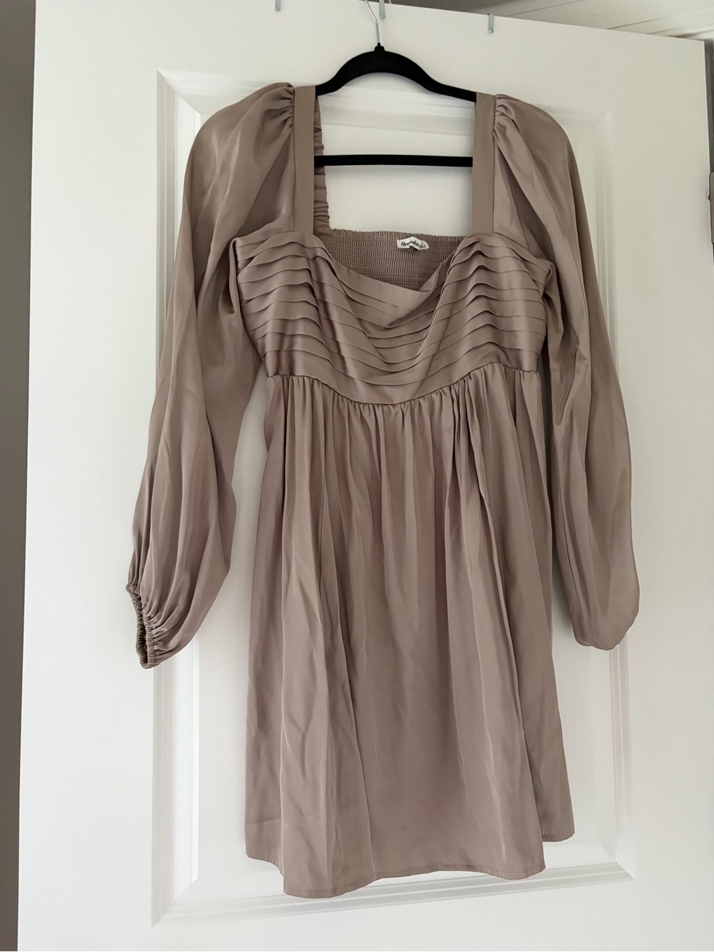 Abercrombie & Fitch Taupe Long-Sleeve Square-Neck Dress